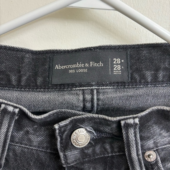 Abercrombie 90s Loose Fit Jean - Picture 2 of 2